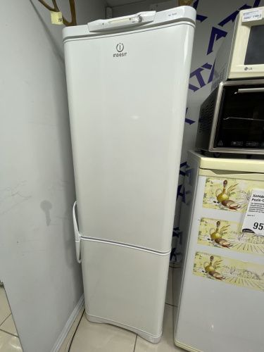 Холодильник Indesit C138NFG.016