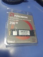 SSD накопитель AMD Radeon R5 256Gb M.2